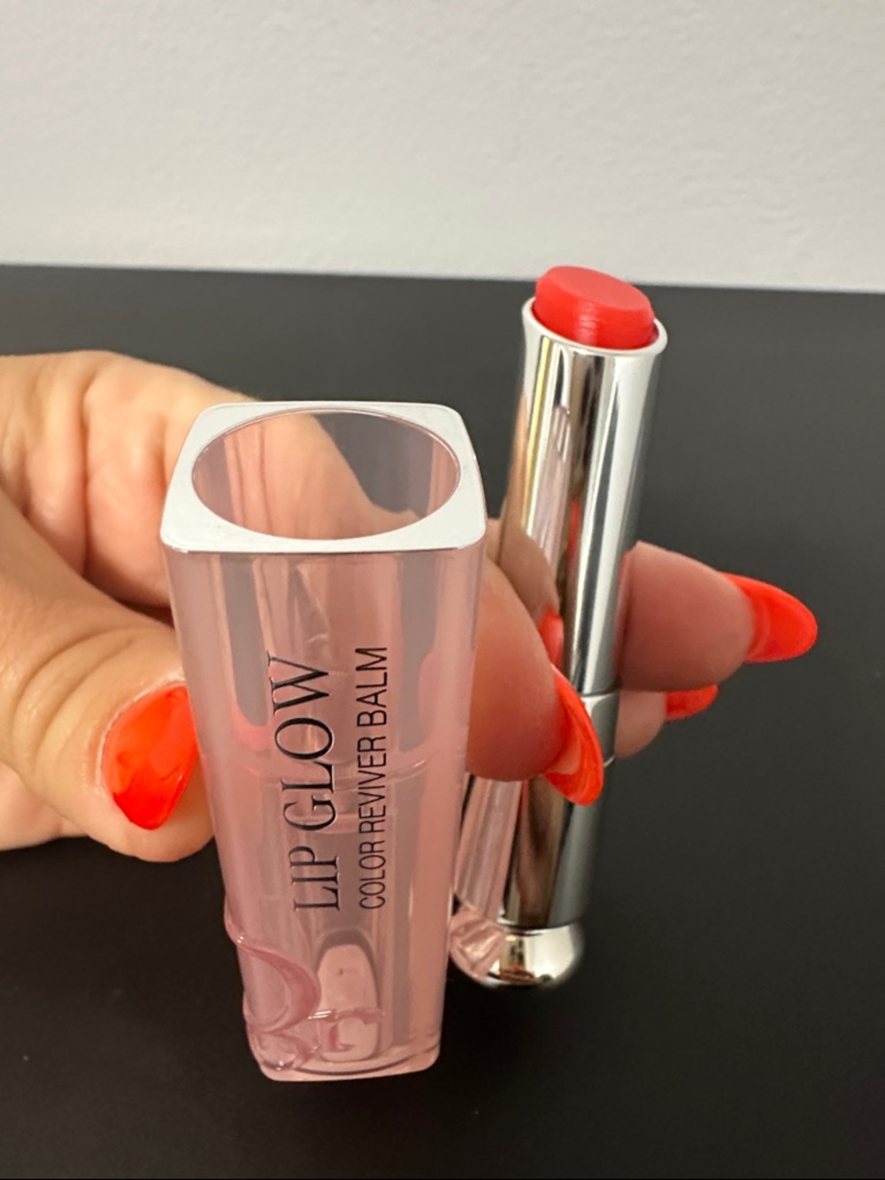 Dior Lip Glow Color Reviver Balm — 015 Cherry - Picture 4 of 6